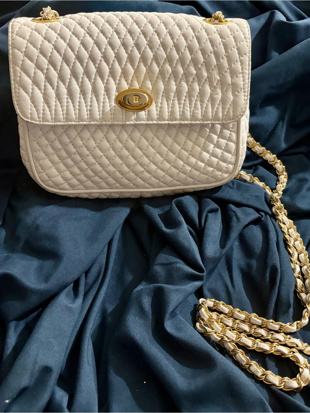 Vintage BALLY Small Quilted Lambskin Leather Shoulder Crossbody Bag —White —EUC!